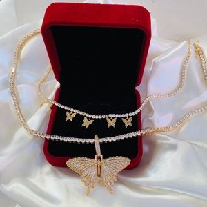 Morena & Proud tennis butterfly necklace set